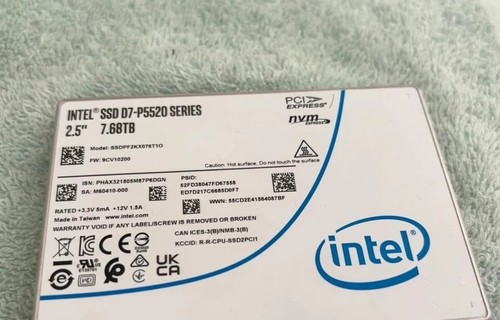 Intel p5520 68tb - intel, ssd